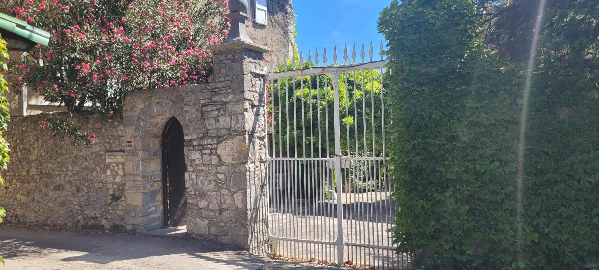 Le Domaine Du Soulier -Gite Et Chambres D'Hotes - La Maison Du Gardien Tornac Exteriör bild