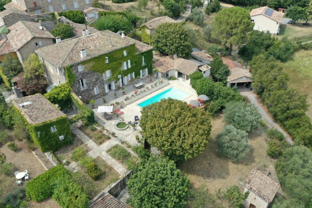 Le Domaine Du Soulier -Gite Et Chambres D'Hotes - La Maison Du Gardien Tornac Exteriör bild