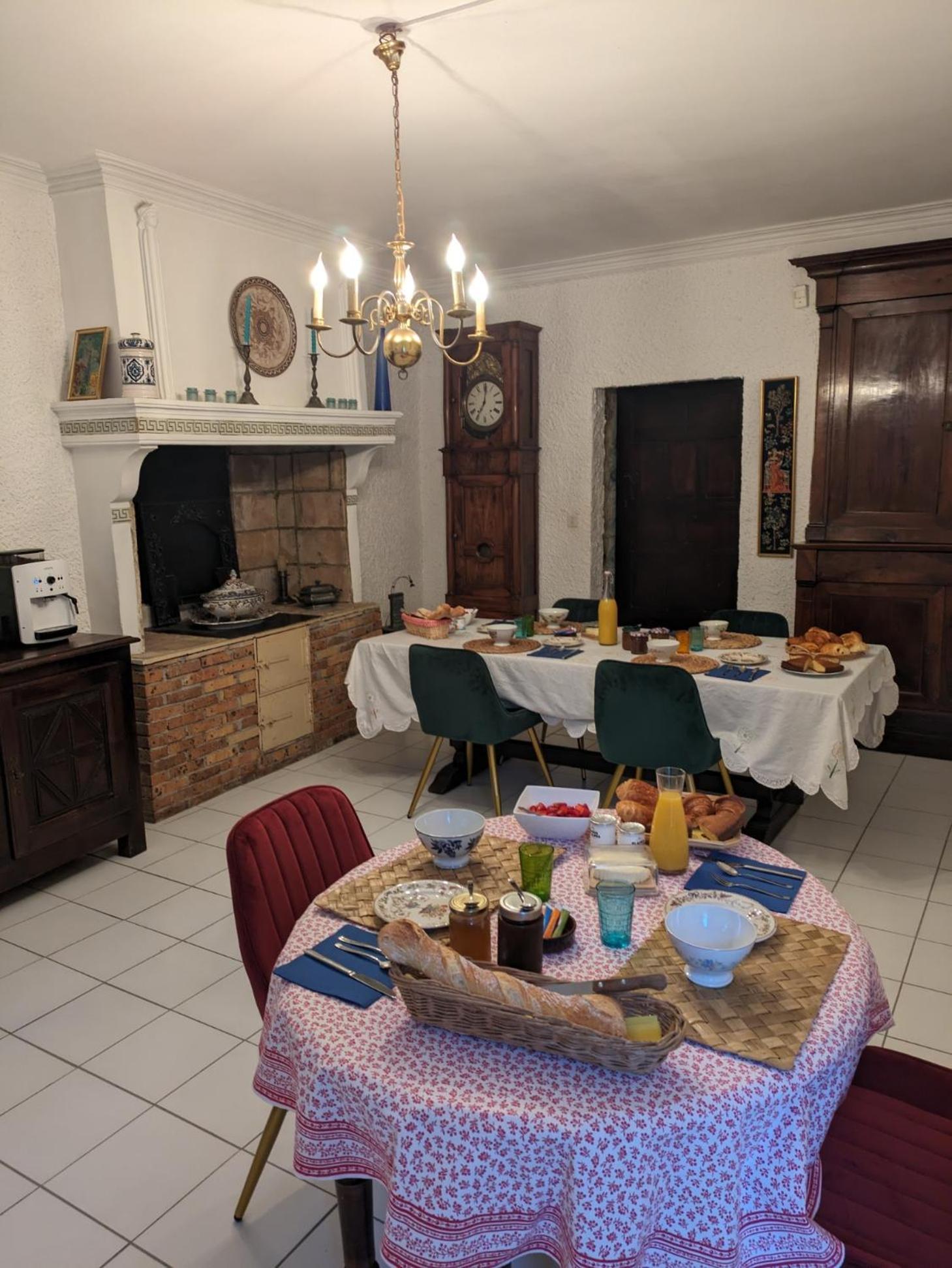 Le Domaine Du Soulier -Gite Et Chambres D'Hotes - La Maison Du Gardien Tornac Exteriör bild